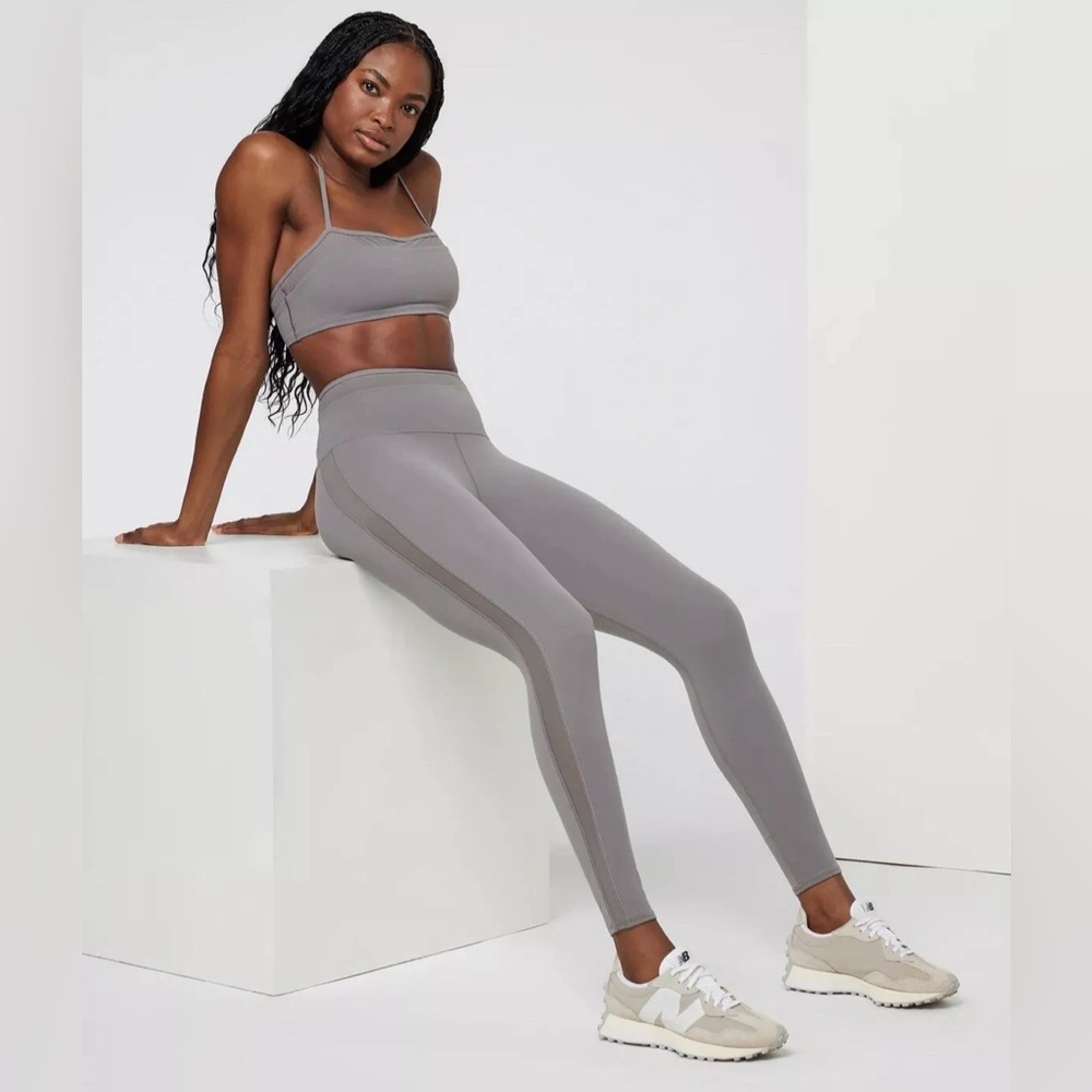 Vuori | Hot Mesh Legging | Smoke